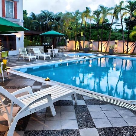 Country Heritage Resort Hotel Surabaya Exterior foto