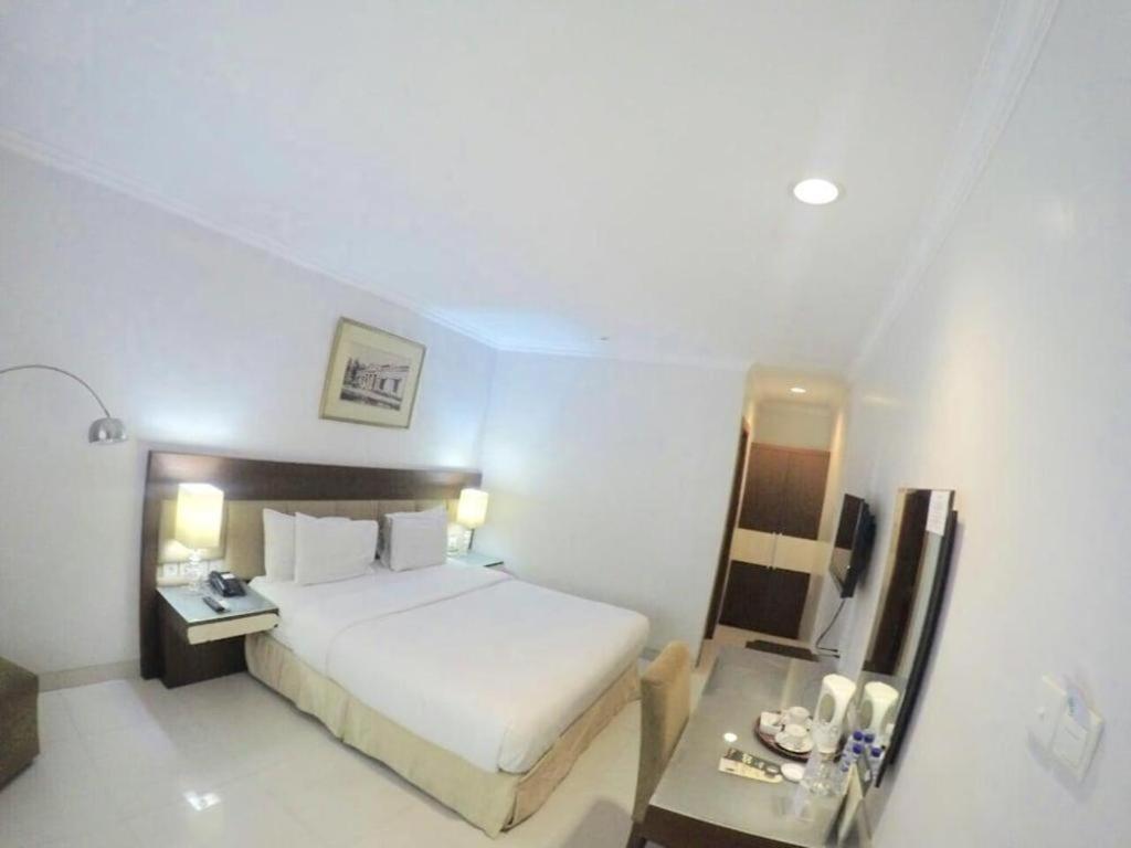 Country Heritage Resort Hotel Surabaya Exterior foto