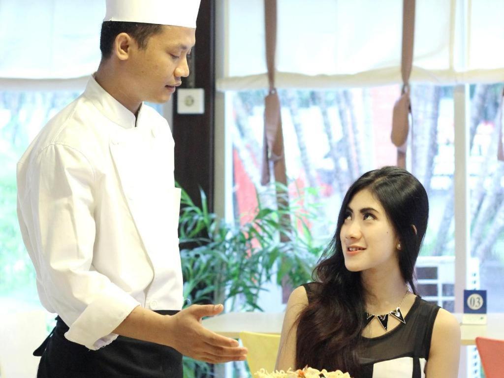 Country Heritage Resort Hotel Surabaya Exterior foto