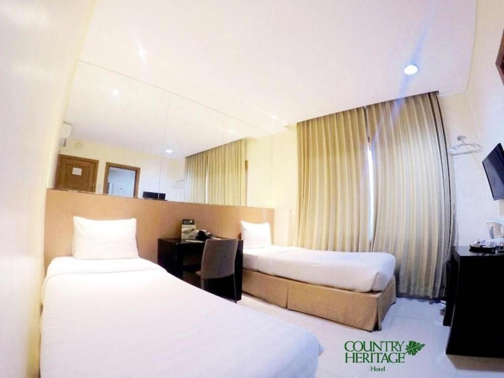 Country Heritage Resort Hotel Surabaya Exterior foto