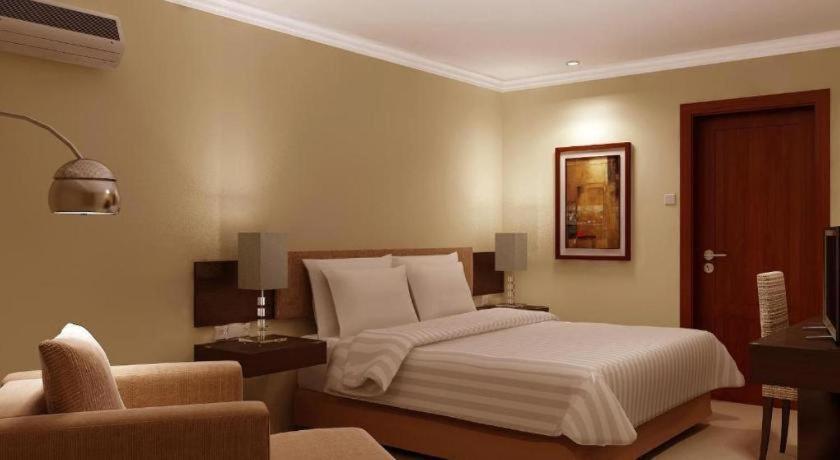 Country Heritage Resort Hotel Surabaya Exterior foto