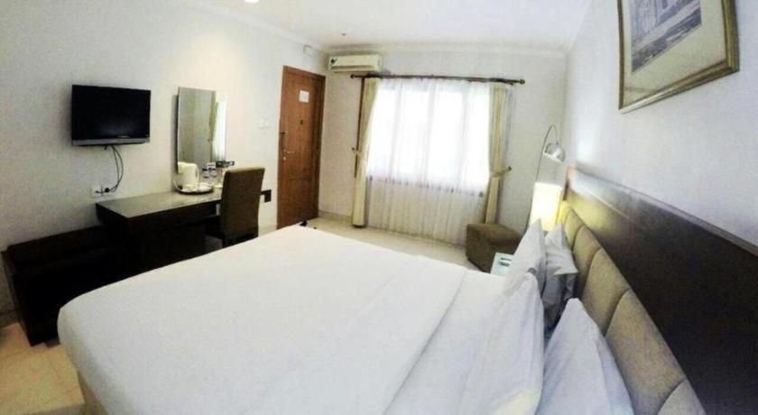 Country Heritage Resort Hotel Surabaya Exterior foto