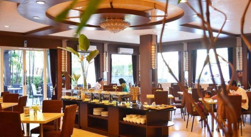 Country Heritage Resort Hotel Surabaya Exterior foto